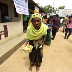 هيئة الإغاثة التركية تستمر في توزيع المساعدات على مسلمي ميانمار