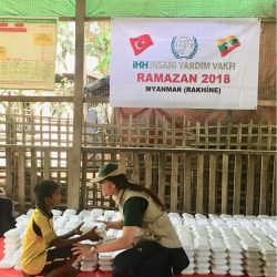 هيئة الإغاثة التركية تستمر في توزيع المساعدات على مسلمي ميانمار