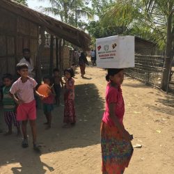 هيئة الإغاثة التركية تستمر في توزيع المساعدات على مسلمي ميانمار