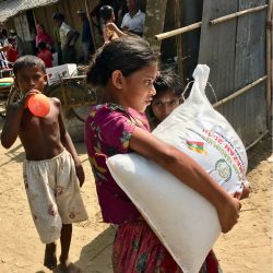 هيئة الإغاثة التركية تستمر في توزيع المساعدات على مسلمي ميانمار