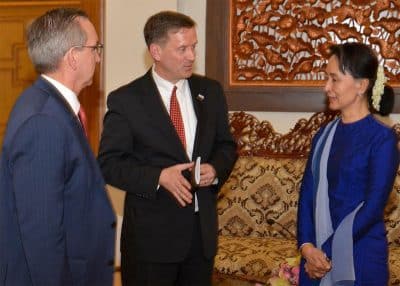 مدير الوكالة الأمريكية للتنمية الدولية يجتمع مع زعيمة ميانمار