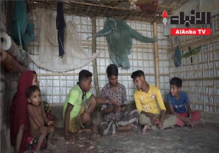 عائلة من الروهنغيا وزّعتها المأساة بين أربعة بلدان