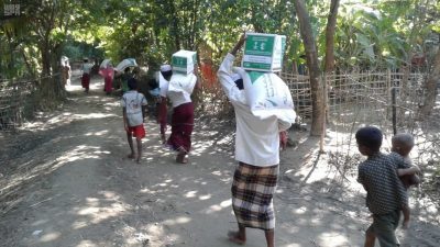 مركز الملك سلمان للإغاثة يواصل لليوم السابع عشر توزيع السلال الغذائية للمستفيدين في ميانمار