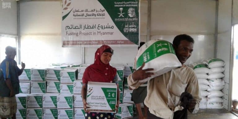 مركز الملك سلمان للإغاثة يواصل لليوم التاسع عشر توزيع السلال العذائية للمستفيدين في ميانمار