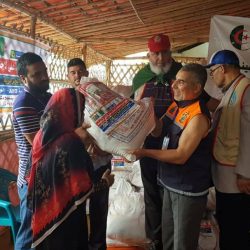 بالصور.. قافلة جزائرية تصل مخيمات اللاجئين الروهنغيا