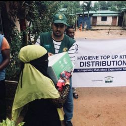 فريق مركز الملك سلمان للإغاثة يتفقد مشاريعه الإنسانية المنفذة للاجئين الروهنغيا في بنغلادش