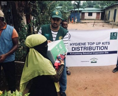 فريق مركز الملك سلمان للإغاثة يتفقد مشاريعه الإنسانية المنفذة للاجئين الروهنغيا في بنغلادش