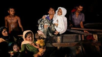 رسائل البريد وسيلة التواصل الوحيدة بين أسر الروهنغيا التي مزقها العنف