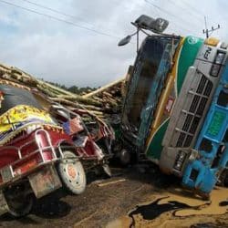 انقلاب شاحنة في بنغلادش يودي بحياة عدد من اللاجئين الروهنغيا