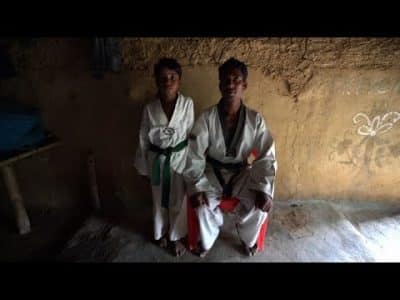 لاجئ من الروهنغيا يعلم ابنته التايكوندو لتدافع عن نفسها