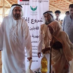 سفير الإمارات لدى بنغلادش يزور الروهنغيا ويشارك في تقديم المساعدات