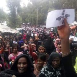 آلاف الروهنغيا يتظاهرون للمطالبة "بالعدالة" بعد عام على حملة الجيش الميانماري