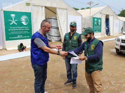 السعودية تتفقد المساعدات التي أمنتها للروهنغيا في بنغلادش