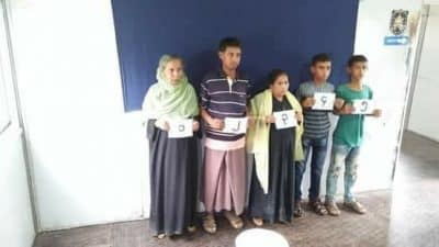 عائلة روهنغية تعود إلى ديارها في ميانمار رغم الخوف