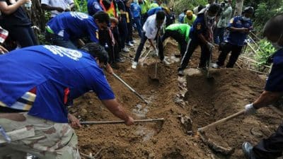 محكمة تايلاندية تحكم بالسجن 27 عاما على ضابطين تورطا في الاتجار بالروهنغيا