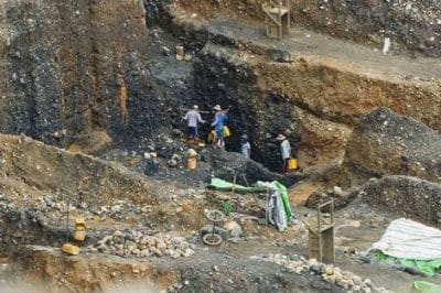 حلم الفقراء يجلب المآسي في ركام مناجم ميانمار