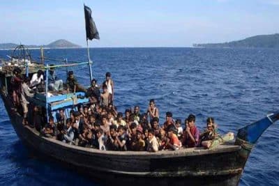 عشرات من الروهنغيا يفرون على متن قوارب للوصول إلى ماليزيا وتايلاند