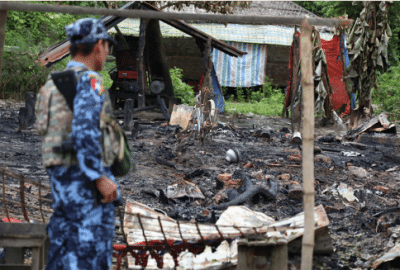 جيش ميانمار يحول منازل الفارين الروهنغيا إلى حطب وقطع لإعادة التدوير