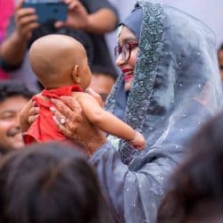زوجان بنغاليان يحتفلان بعرسهما في مخيمات الروهنغيا