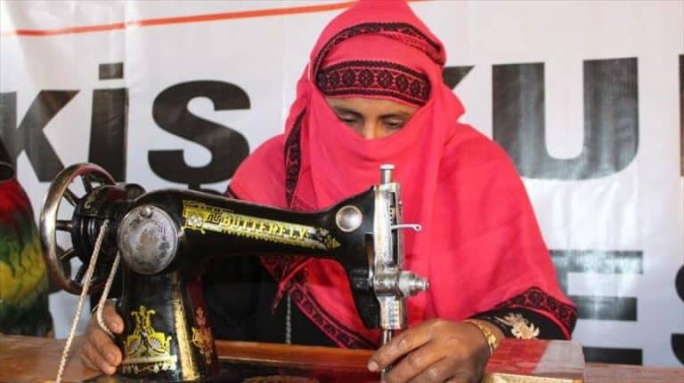 جمعية تركية تفتتح دورة خياطة لسيدات الروهنغيا ببنغلادش
