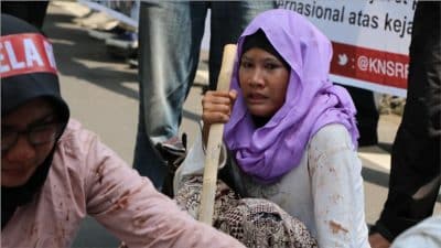 مظاهرة أمام سفارة ميانمار في جاكرتا لدعم مسلمي الروهنغيا