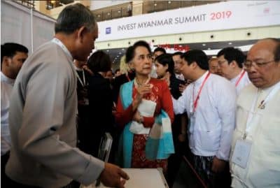 مستشارة الدولة سو تشي تتعهد بتسهيل الاستثمار الأجنبي في ميانمار