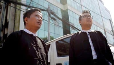 صحافيا رويترز المسجونان يقدمان التماسا لمحكمة ميانمار العليا