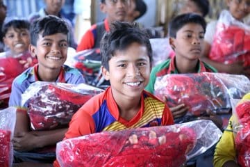 هيئة الإغاثة الإنسانية التركية توزع مساعدات على 30 ألف مسلم روهنغي