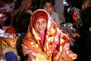 هيئة الإغاثة الإنسانية التركية توزع مساعدات على 30 ألف مسلم روهنغي