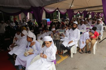‎الإمارات تقدم مساعدات رمضان وعيد الفطر للاجئين الروهنغيا في ماليزيا