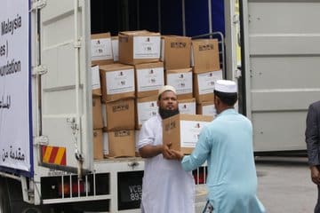 ‎الإمارات تقدم مساعدات رمضان وعيد الفطر للاجئين الروهنغيا في ماليزيا