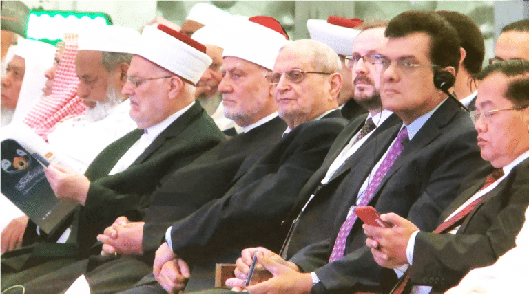 مدير (ARU) يشارك في القمة الإسلامية بمكة ممثلا عن الروهنغيا