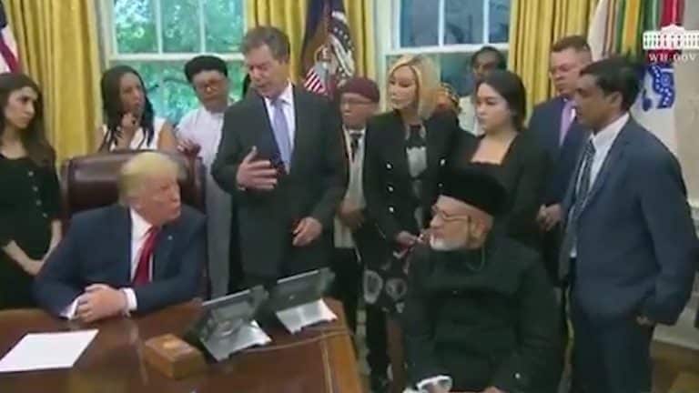 ترامب يلتقي عددا من الروهنغيا ضحايا الاضطهاد الديني في البيت الأبيض