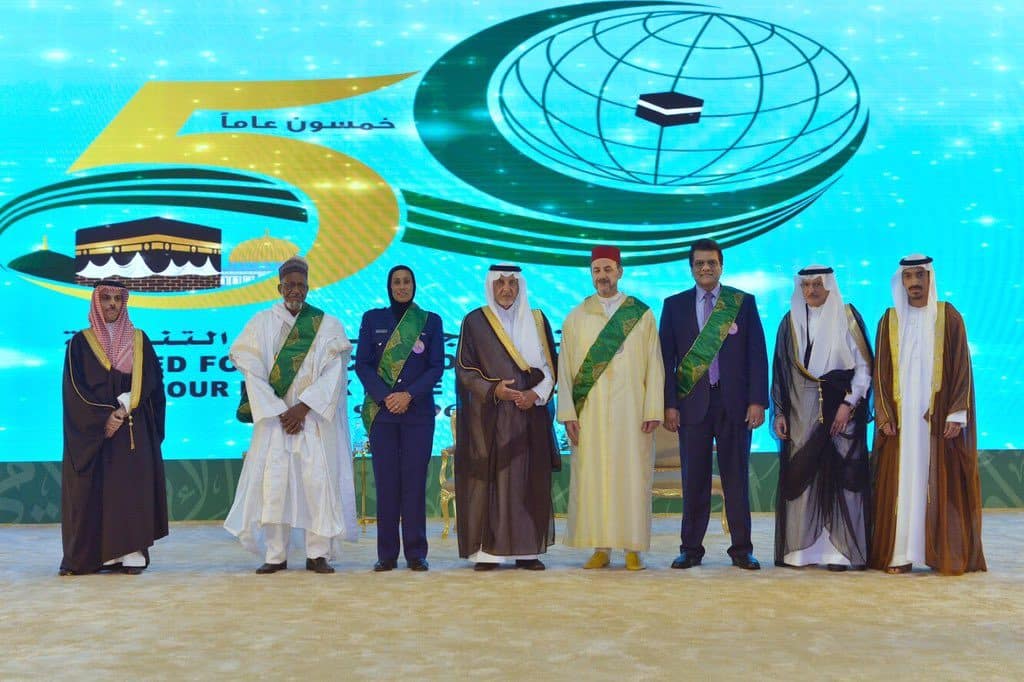 منظمة (OIC) تكرم مدير اتحاد (ARU) في يوبيلها الذهبي