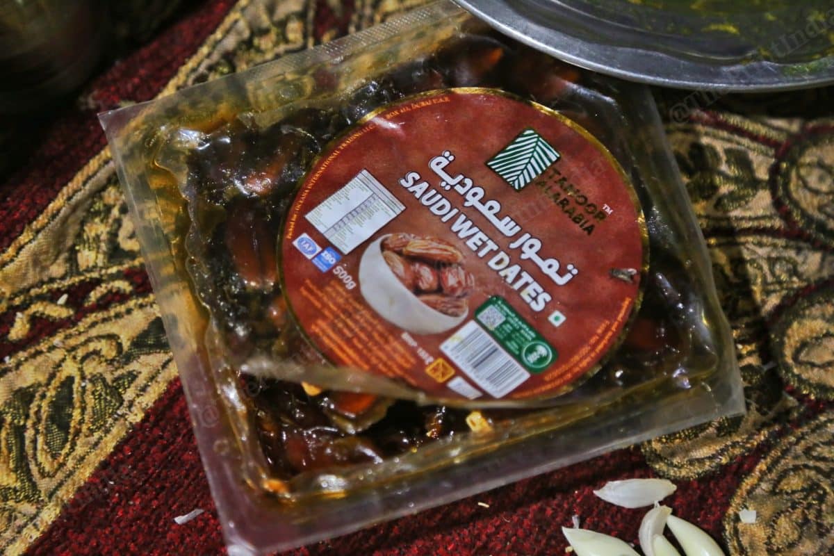 كيف يبدو إفطار اللاجئين الروهنغيا في مخيم دلهي بالهند خلال أزمة كورونا