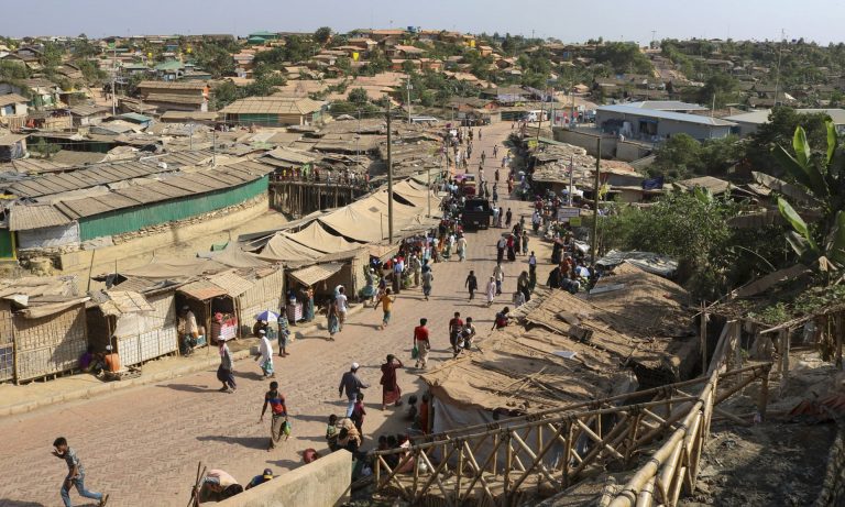 نشطاء روهنغيون يدعون بنغلادش إلى رفع حظر الانترنت عن اللاجئين الروهنغيا