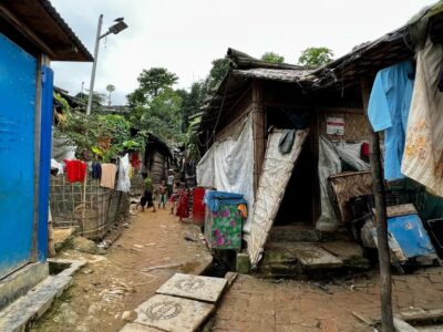 لاجئون من الروهينجا يروون أهوال الهروب من "مونغدو" إلى بنغلادش 1 مخيم للاجئي الروهينجا في منطقة كوكس بازار في بنغلادش (صورة: الجزيرة)