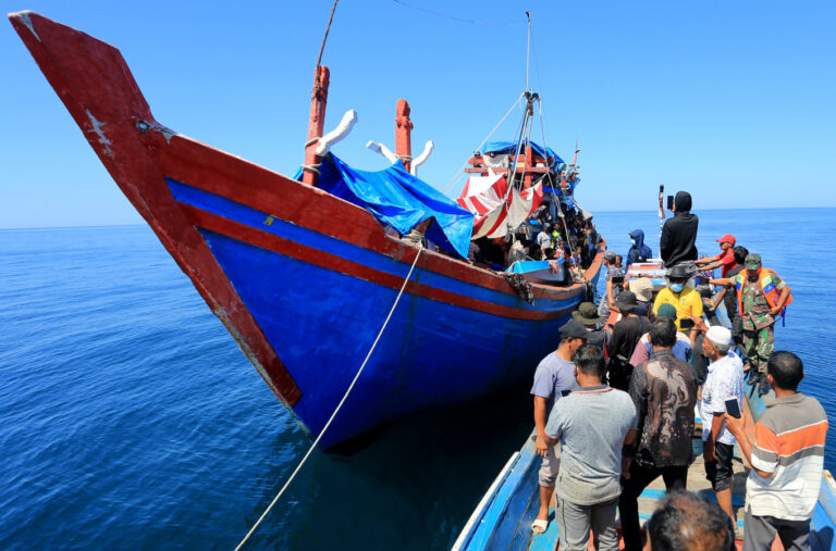 إندونيسيا: سيتم إنقاذ لاجئي الروهينجا العالقين قبالة ساحل آتشيه