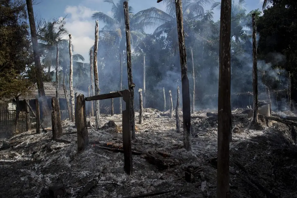 مناطق مدمرة جراء حرائق أشعلتها قوات جيش ميانمار في ولاية أراكان في عام 2016 (صورة: BBC)