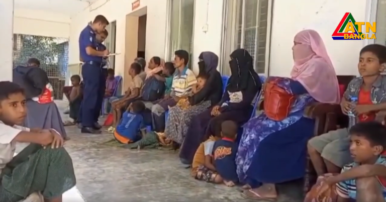 عدد من لاجئي الروهينجا الفارين من العنف في ميانمار بعدما ضبطتهم سلطات بنغلادش لمحاولتهم دخول البلاد بشكل غير شرعي 11-11-2024 (صورة: لقطة من تقرير لقناة ATN)