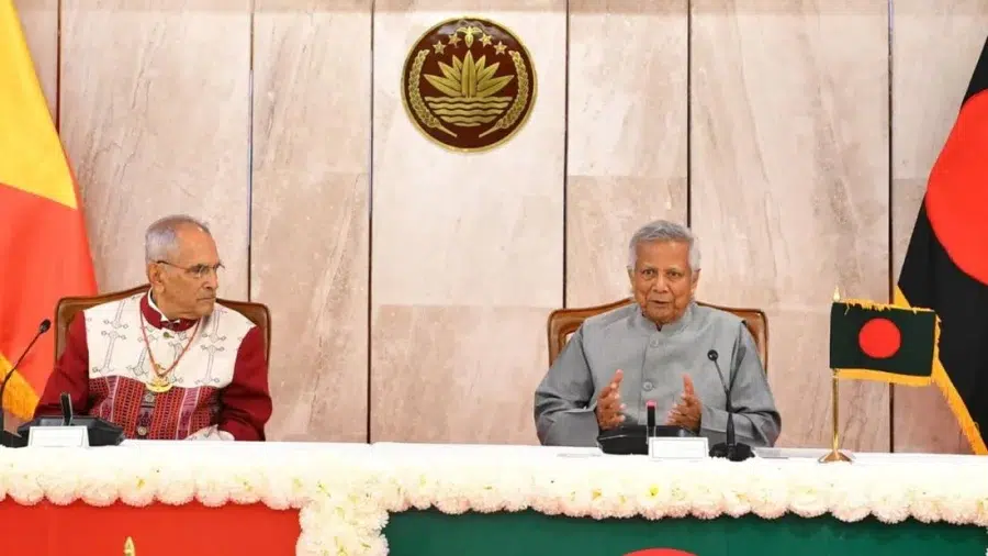 رئيس حكومة بنغلادش المؤقتة محمد يونس (يمين) ورئيس تيمور الشرقية "خوسيه راموس هورتا" خلال مؤتمر صحفي قي بنغلادش في 15-12-2024 (صورة: Dhaka Tribune)