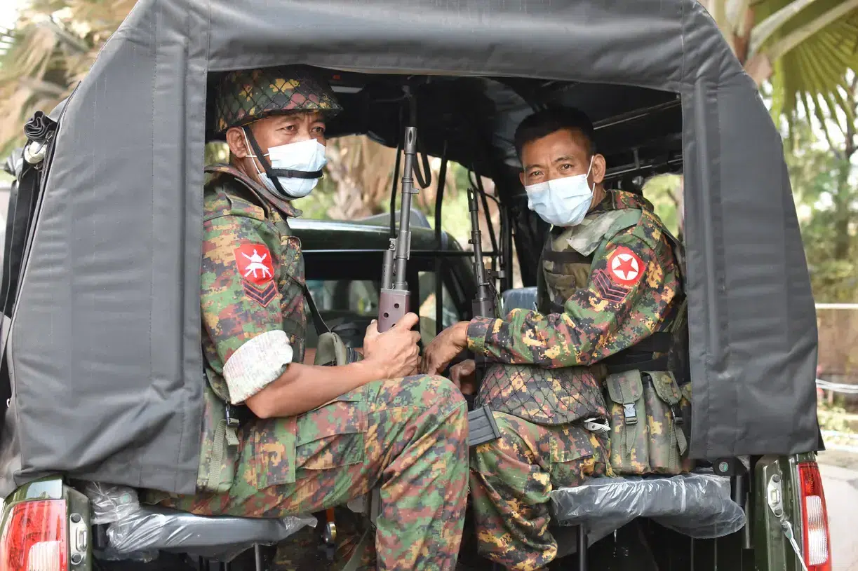 جنود جيش ميانمار خلال قيامهم بدورية تأمين في 31-3-2021 (صورة: Pulitzer Center)