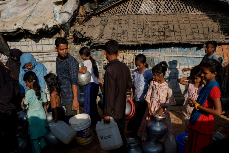 لاجئو الروهينجا في بنغلادش يقولون إنهم كانوا ليموتون جوعاً لو ظلوا في ميانمار (صورة: Reuters)