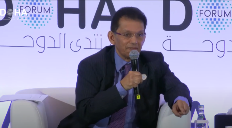 مندوب بنغلادش السامي لقضايا الروهينجا الدكتور خليل الرحمن خلال مشاركته بمنتدى الدوحة في قطر في 8-12-2024 (صورة: Doha Forum)