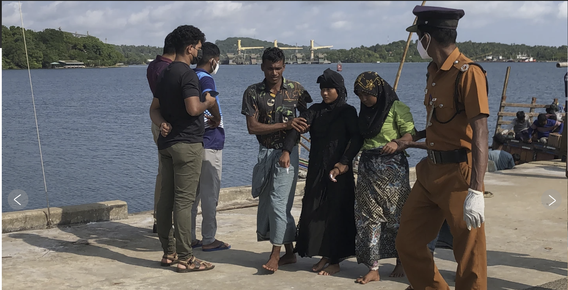 وصول لاجئين يعتقد أنهم من الروهينجا إلى قاعدة البحرية السريلانكية في شرق البلاد بعد إنقاذهم قبالة سواحل البلاد في 20 -12-2024 (صورة: AP)
