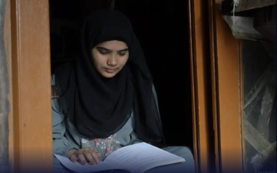 "تاسميدا جوهار" خاضت رحلة تعليم شاقة في الهند لتصبح الفتاة الوحيدة صاحبة التعليم العالي بين لاجئي الروهينجا هناك (صورة: DW)