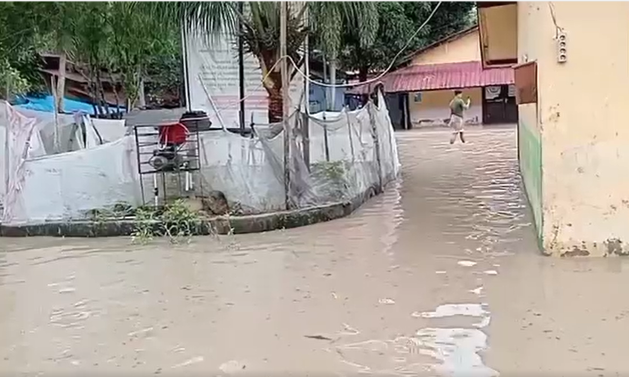 مياه الأمطار تغمر مساكن الروهينجا في مخيم "مينا رايا" في إندونيسيا في 30-12-2024 (صورة: مواقع التواصل الاجتماعي)