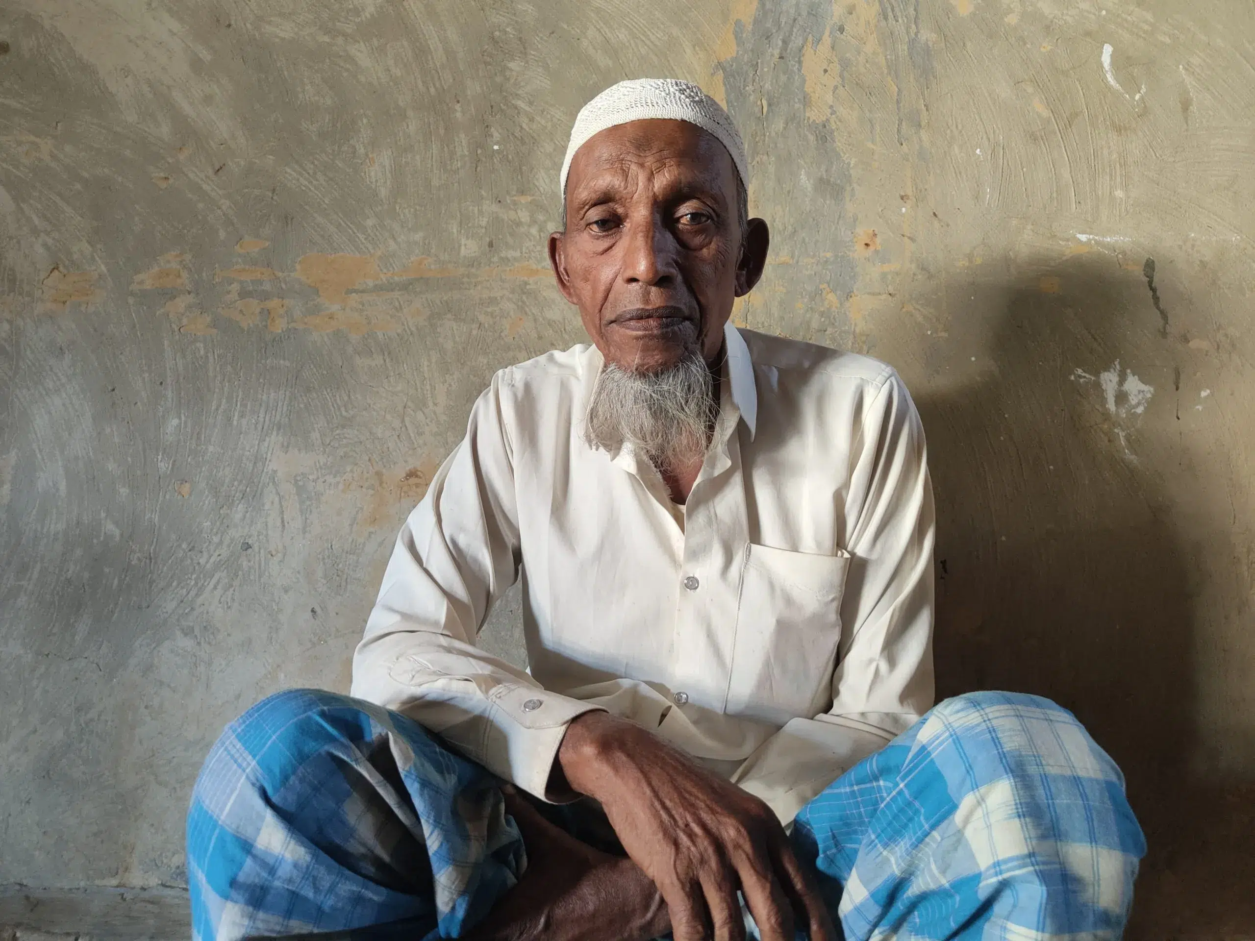 المسن الروهنجي ذاكر أحمد يروي قصة فراره من العنف والاضطهاد في ميانمار (صورة: Rohingya Khobor)