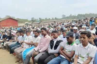 عدد من لاجئي الروهينجا خلال فعالية في مخيمات بنغلادش لرفع الوعي بقضيتهم في 21-12-2024 (صورة: Rohingya Khobor)