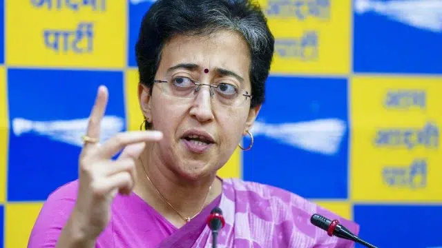 رئيسة وزراء ولاية "دلهي" الهندية "آتيشي" (صورة: Indian Express)